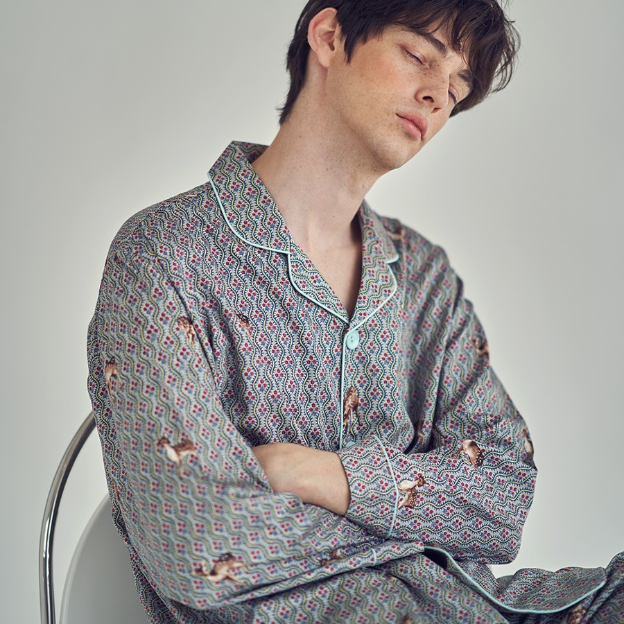캐리마켓 -  [이루시다] 모달 클래식밤비 패턴 긴팔 세트 남성 커플 잠옷