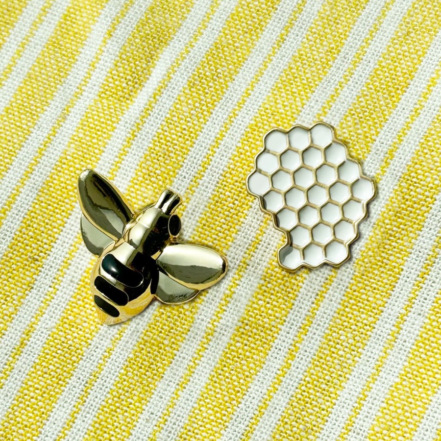 캐리마켓 -  [메타모포스] 핀뱃지 꿀벌