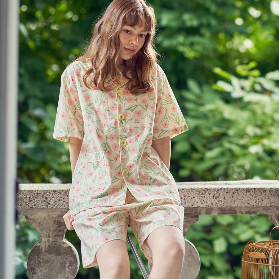 캐리마켓 -  [이루시다] 모노 플라워 반팔 세트 여성 잠옷