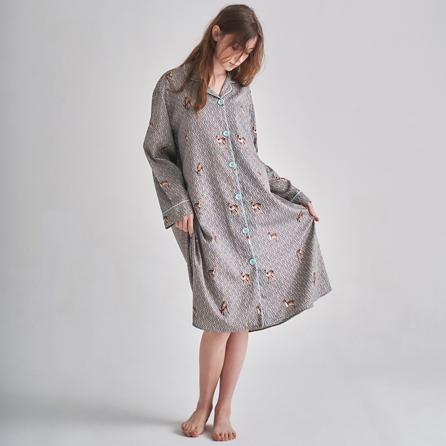 캐리마켓 -  [이루시다] 모달 클래식밤비 패턴 긴팔 원피스 여성 잠옷