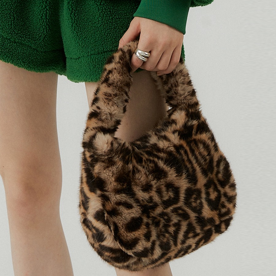 캐리마켓 -  [몰리올리] KEETY RABBIT fur mini bag [leopard] 미니 겨울 가방