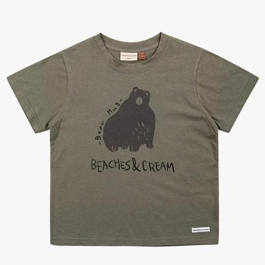 캐리마켓 -  [비치스앤크림]베어 허그 반팔 티셔츠-그레이쉬 카키(Bear Hug Half-Sleeve T-shirt, Grayish Khaki)